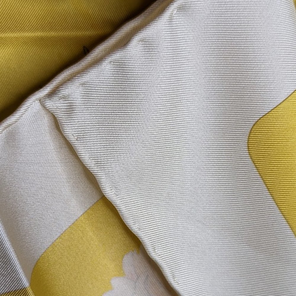 Salvatore Ferragamo 100% Silk Rare Floral Yellow Scarf - Picture 8 of 13